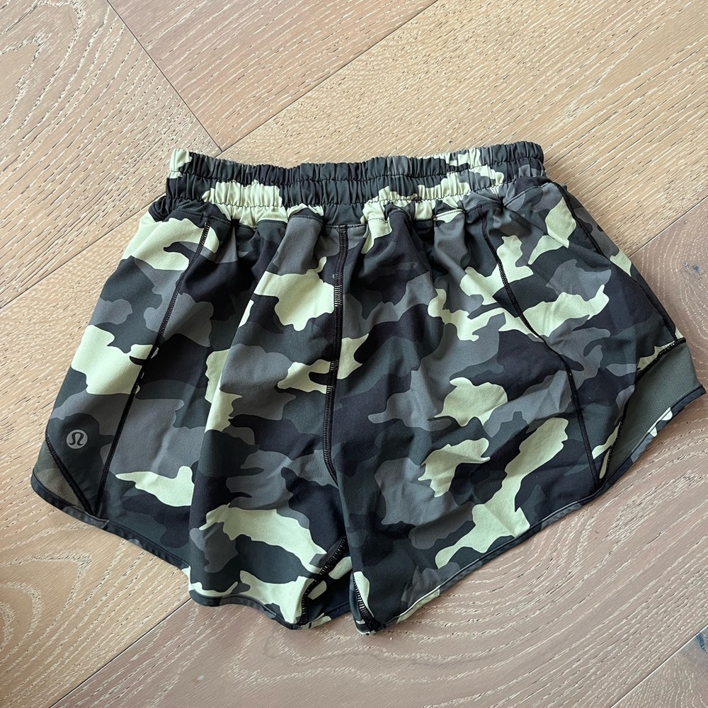 Lululemon Hotty Hot High Rise 4” shorts